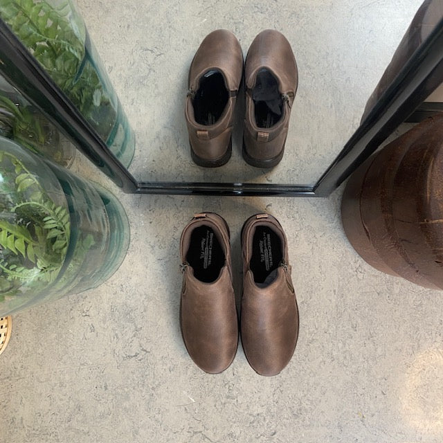 Elegant brun støvlet med meomory foam fra Skechers