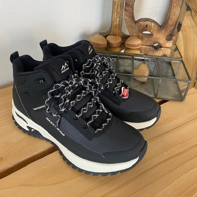 Vandtæt støvle fra Skechers med god svangstøtte