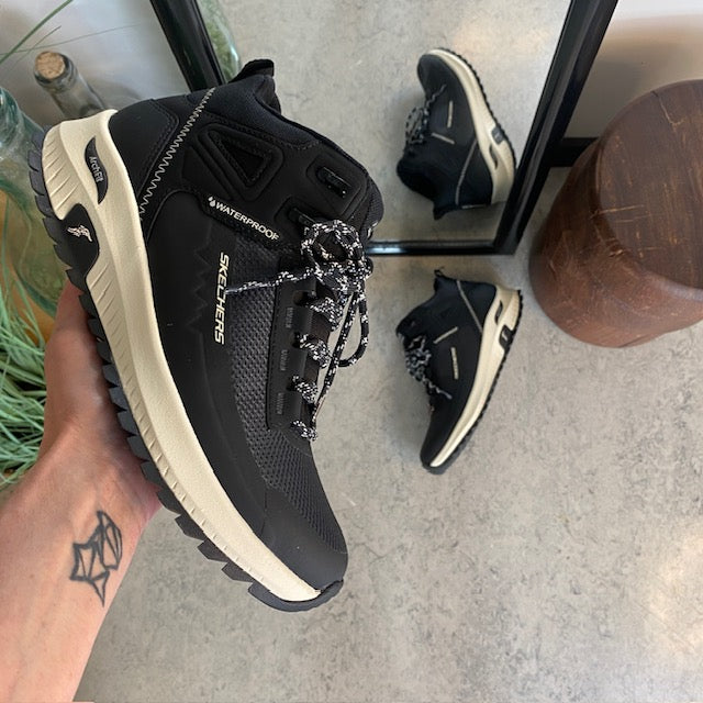 Vandtæt støvle fra Skechers med god svangstøtte