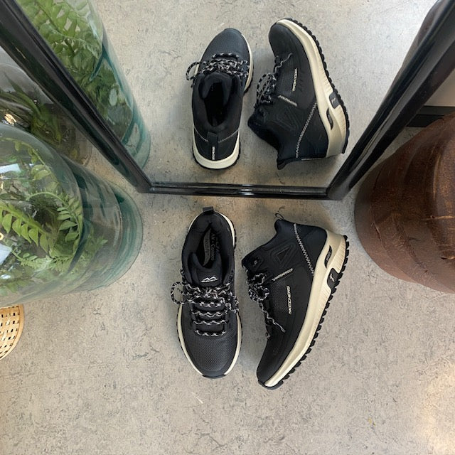 Vandtæt støvle fra Skechers med god svangstøtte