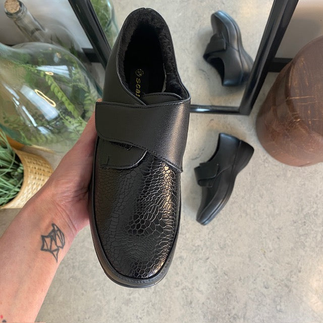 Damesko i sort PU med velcrolukning og varmt for