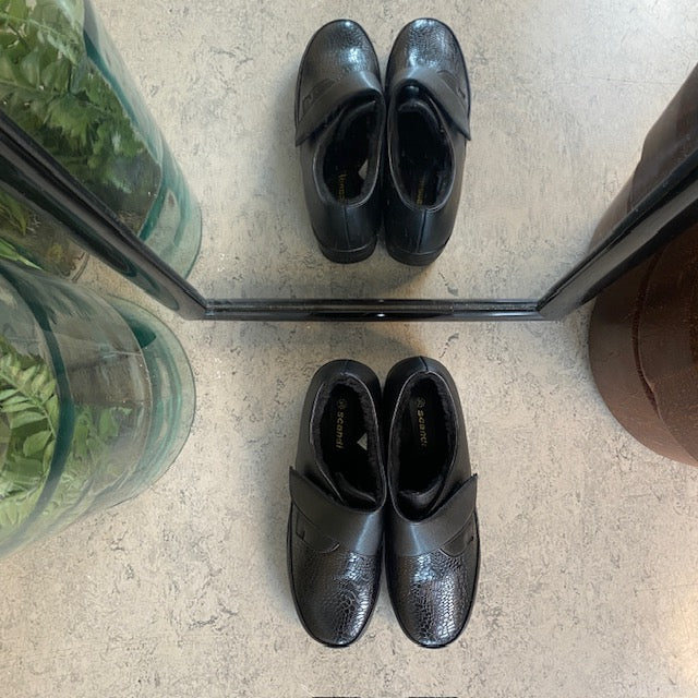 Damesko i sort PU med velcrolukning og varmt for