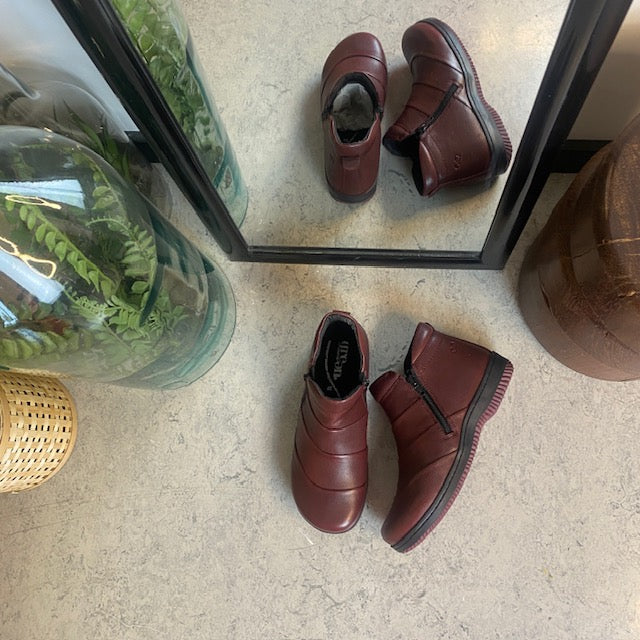 Kort støvle i bordeaux skind fra Green Comfort