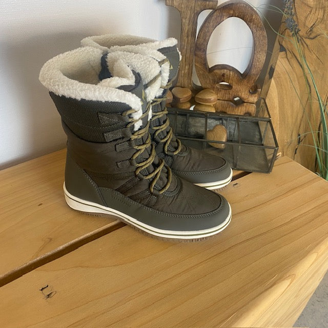 Vandtæt Whistler vinterstøvle med snøre og lynlås.