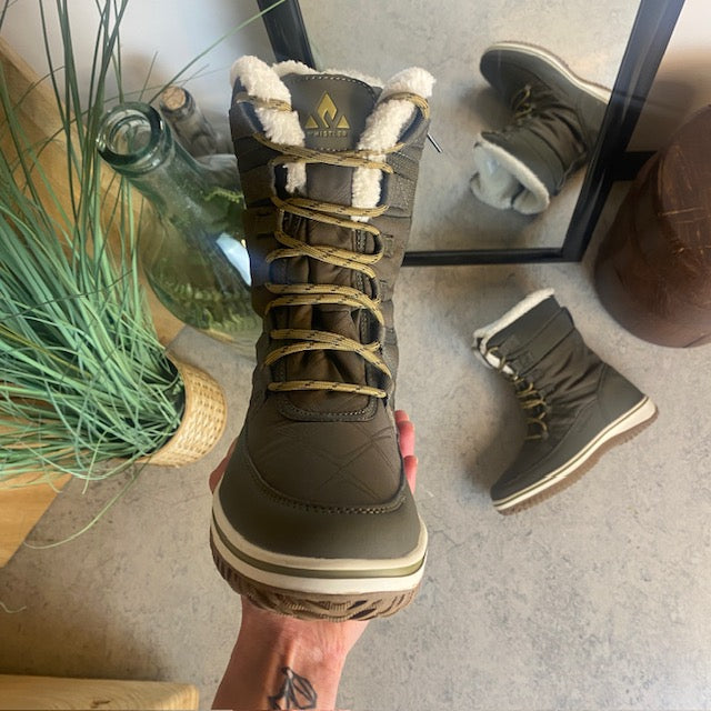 Vandtæt Whistler vinterstøvle med snøre og lynlås.