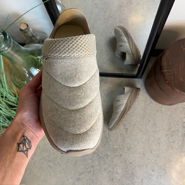 Behagelig hjemmesko i gråt filt fra CMP