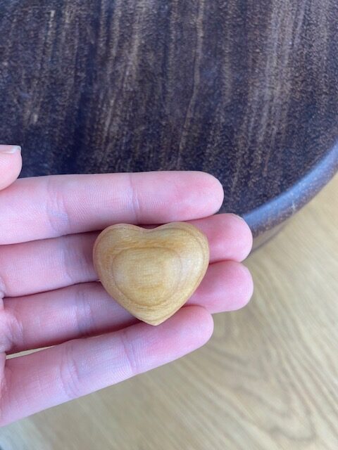 Unikt lille hjerte i træ - lille hjerte med stor betydning