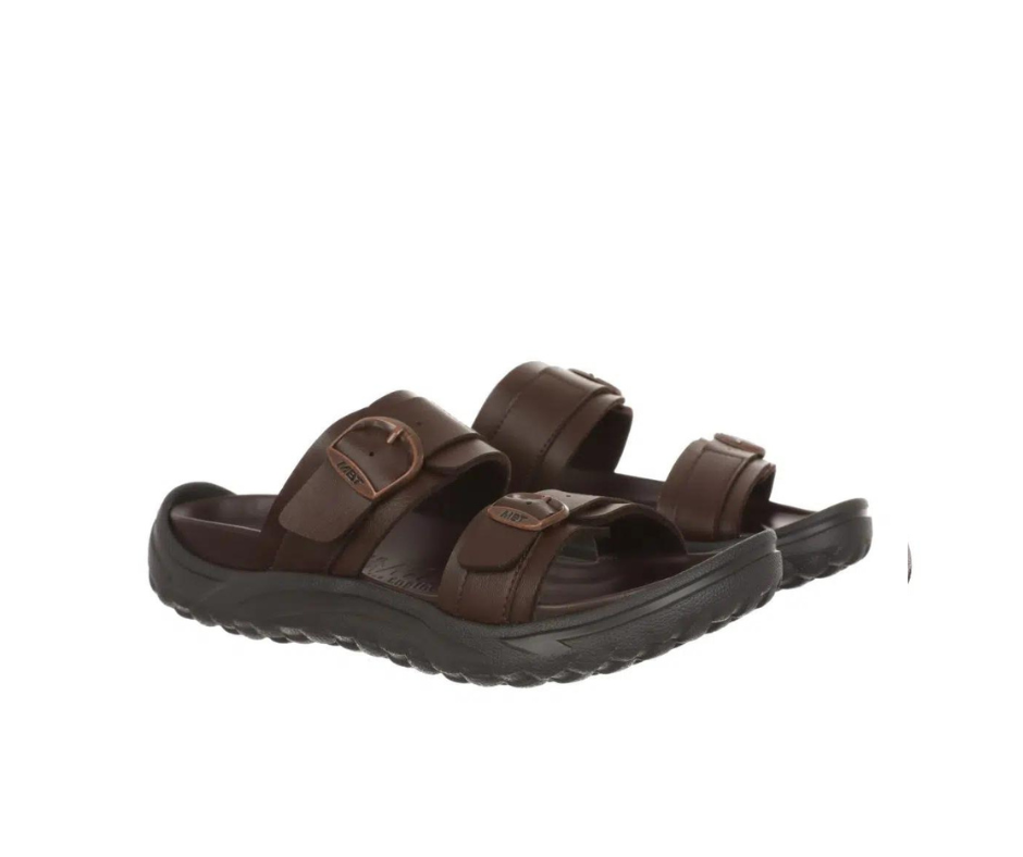 Brun dame slip on sandal fra MBT med ergonomisk fodseng