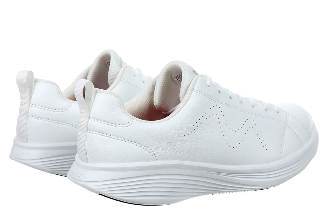 To hvide MBT Ren sneakers i skind set fra siden med den karakteristiske buede Modena-sål til herrer.