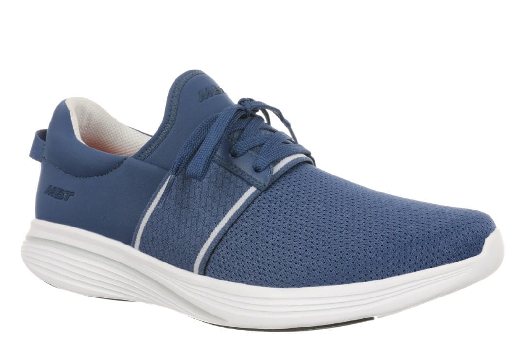 Blå MBT Tate herresko med hvid rullesål og mesh-overdel. Fysiologisk slip-on sneaker til mænd.