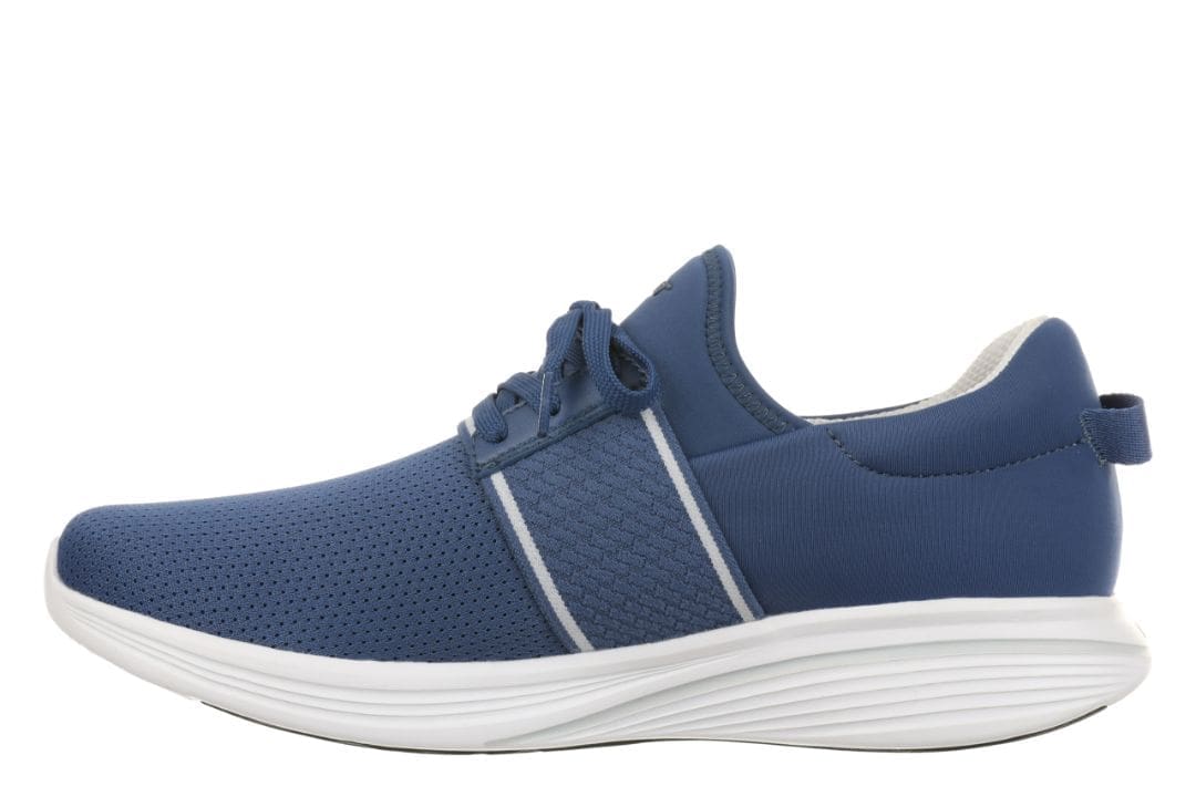 Mørkeblå MBT Tate slip-on sneaker til herrer med hvid rullesål og åndbar mesh-overdel set fra siden.