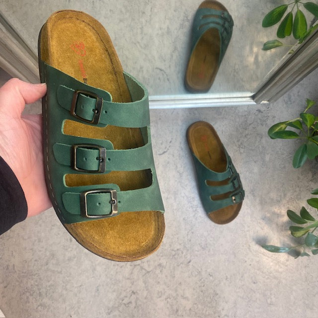 Olivengrøn slip on sandal i skind med smalle remme