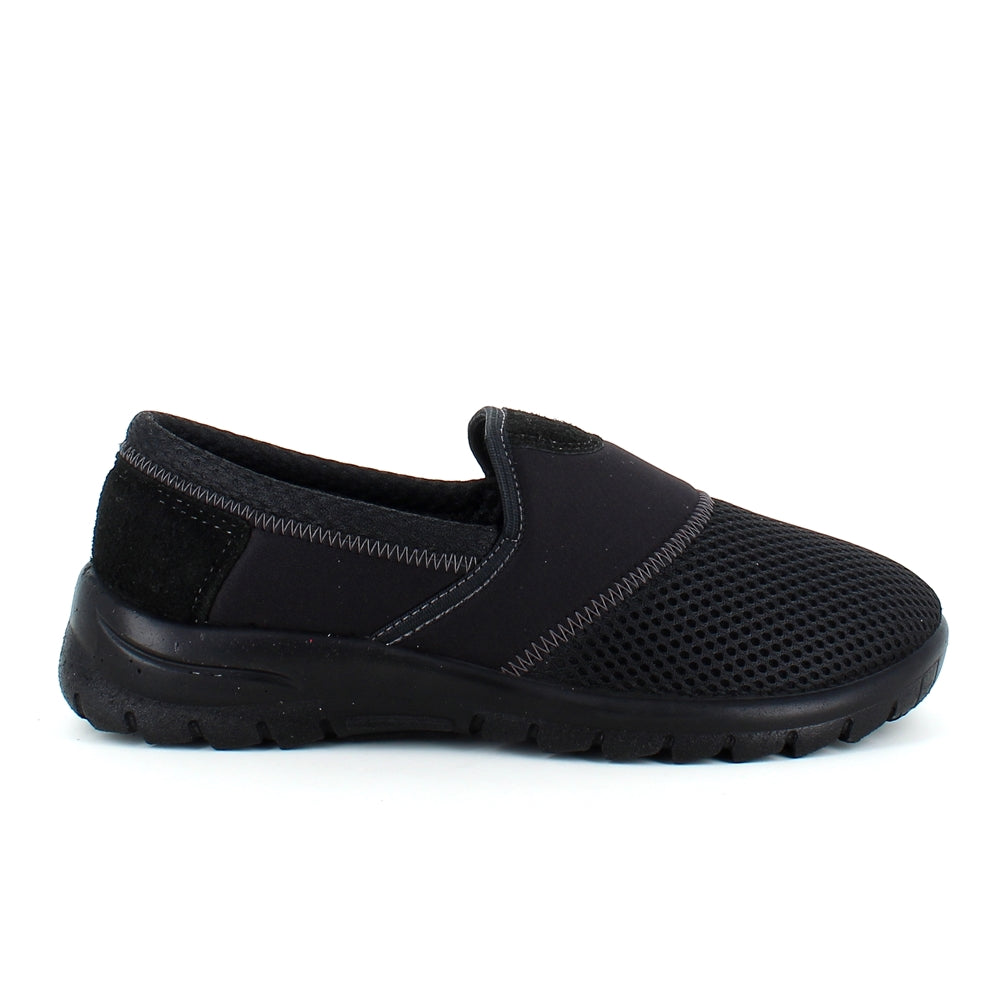 Sort fleksibel sko med skridhæmmende såler