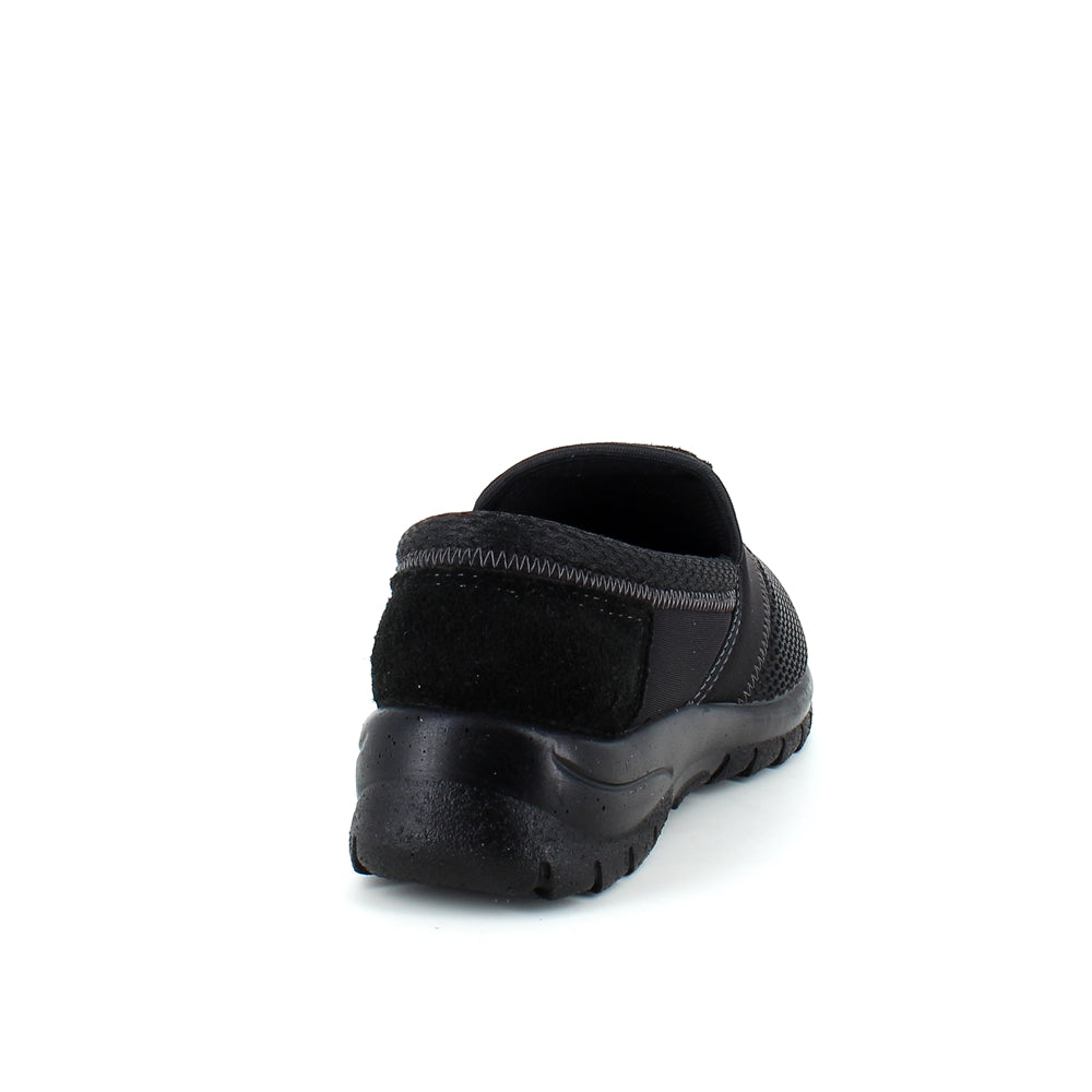 Sort fleksibel sko med skridhæmmende såler