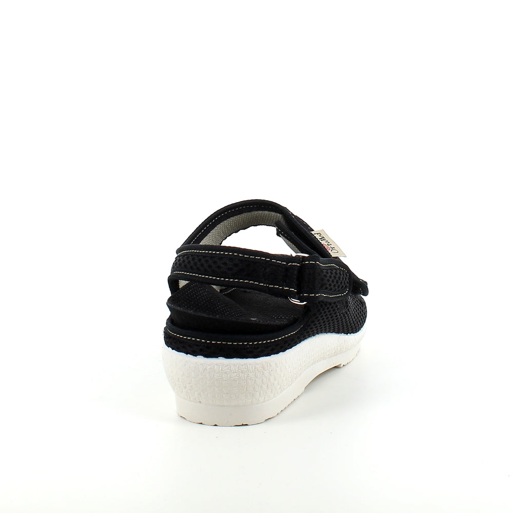 Bred sandal fra OrtoMed med velcro