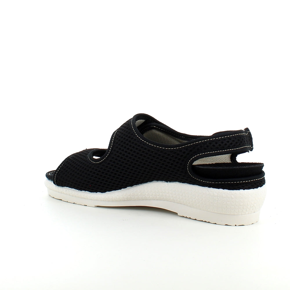 Bred sandal fra OrtoMed med velcro