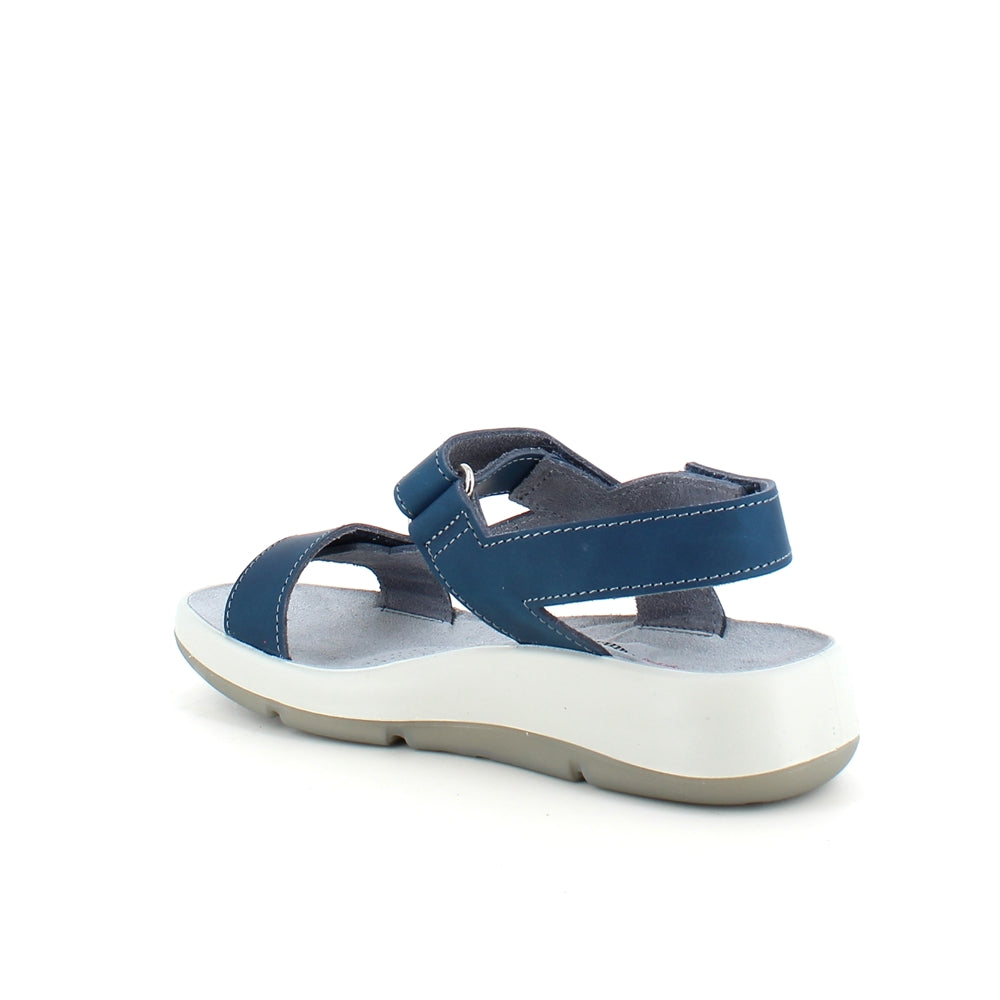 Blå skindsandal med tre justerbare remme og svangstøtte