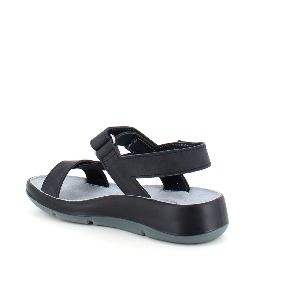 Sort skindsandal med tre justerbare remme og svangstøtte