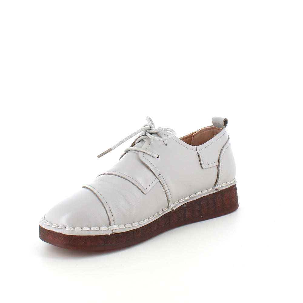 Lys beige skind snøresko med god stødabsorbering