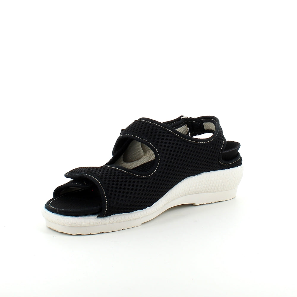 Bred sandal fra OrtoMed med velcro