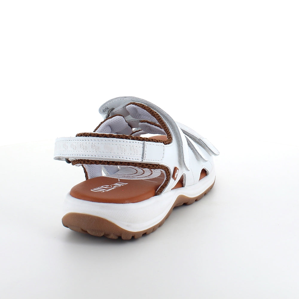 Hvid Camino skind sandal fra Green Comfort.