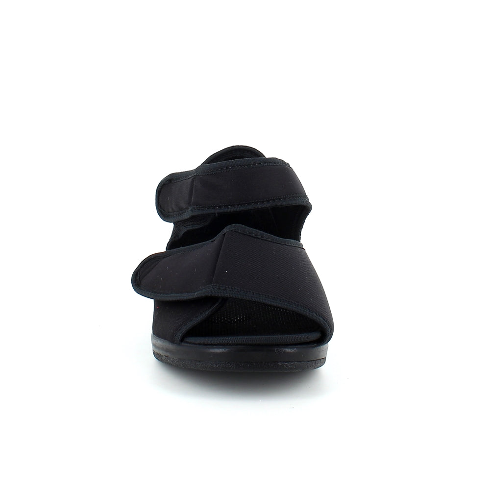 Sandal fra OrtoMed med velcro og åben tå