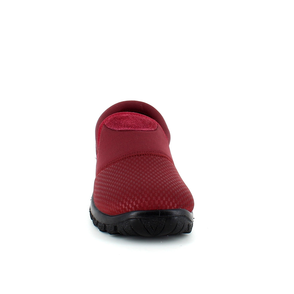 Fleksibel sko med skridhæmmende såler