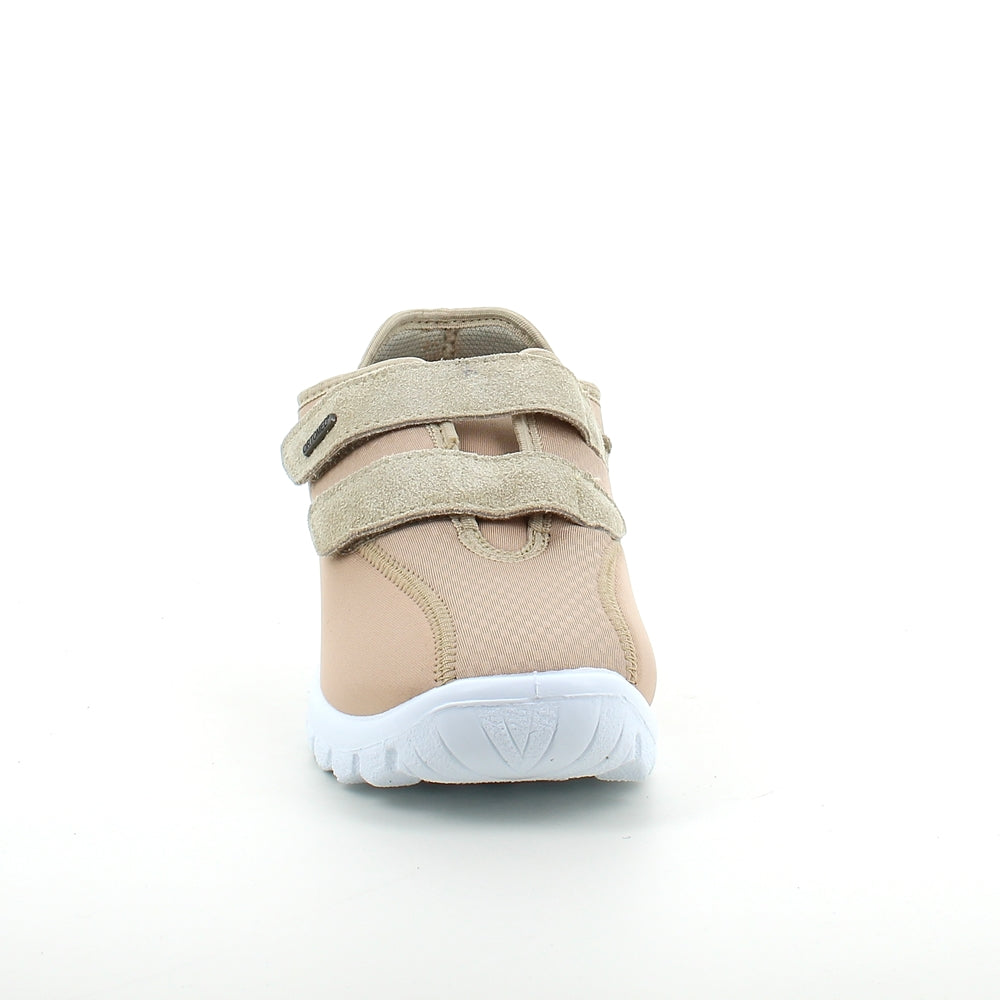 Lys fleksibel sko med skridhæmmende såler