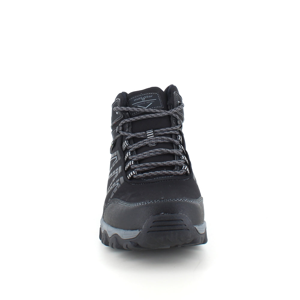 Sort vandrestøvle med overdel i eftergiveligt softshell