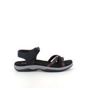 Sort sandal med elastikremme & velcro – klassisk & anvendelig