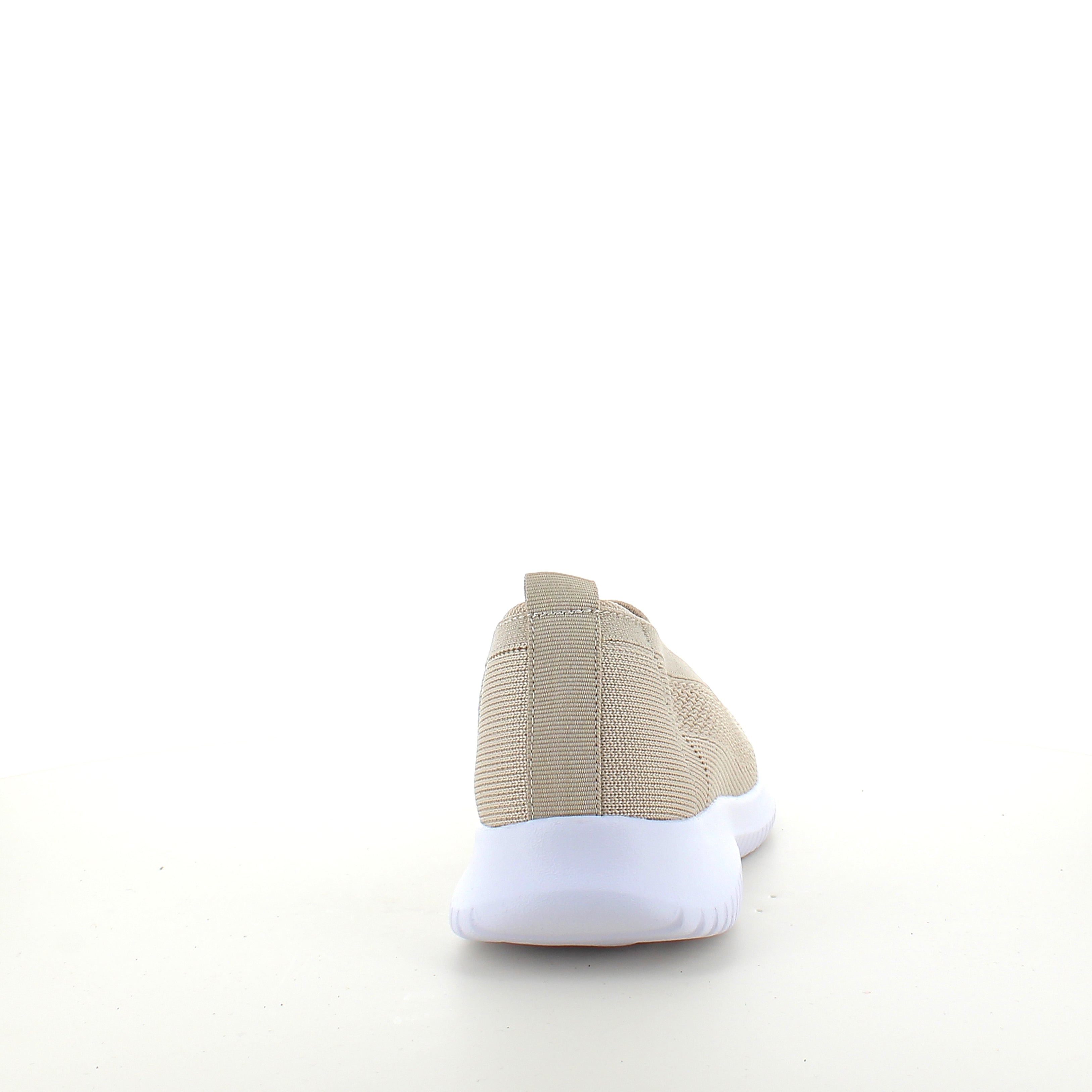 Beige slip-on ballerina fra Endurance med stødabsorbering og fleksibel komfort