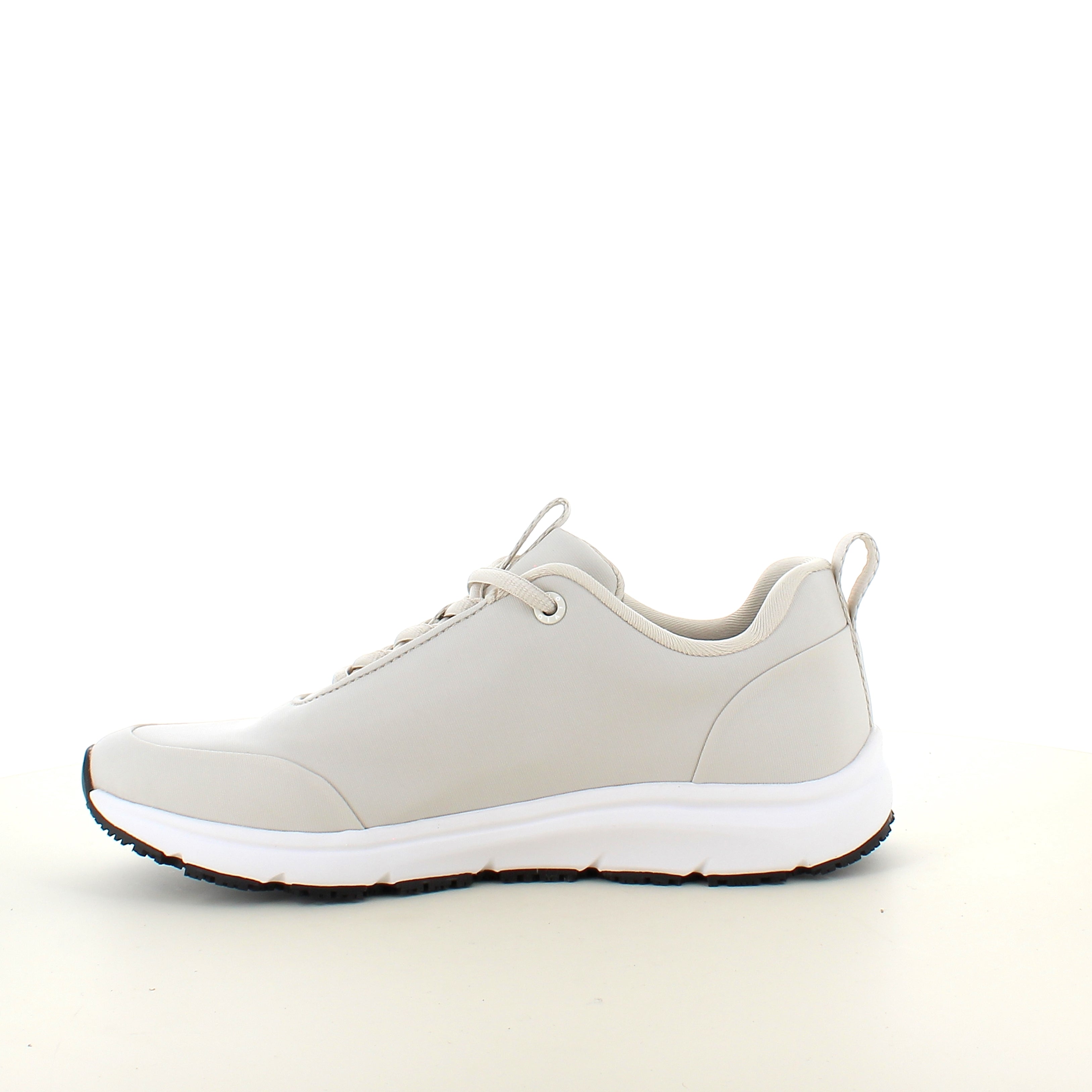 Hvid komfort sneaker med skridhæmmende sål & vandtæt membran