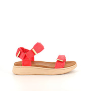 Woden sandal i rød – Let komfort med karakter