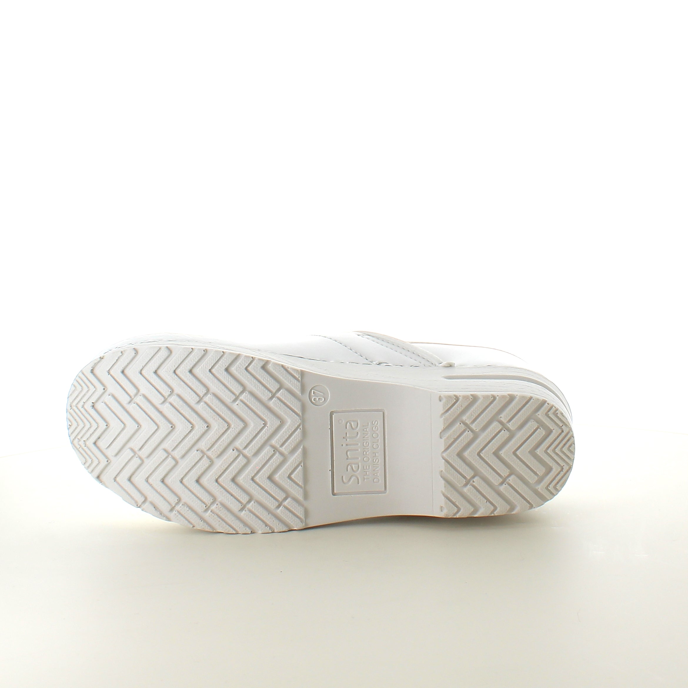 Hvid fleksibel Sanita-træsko med hælkappe.