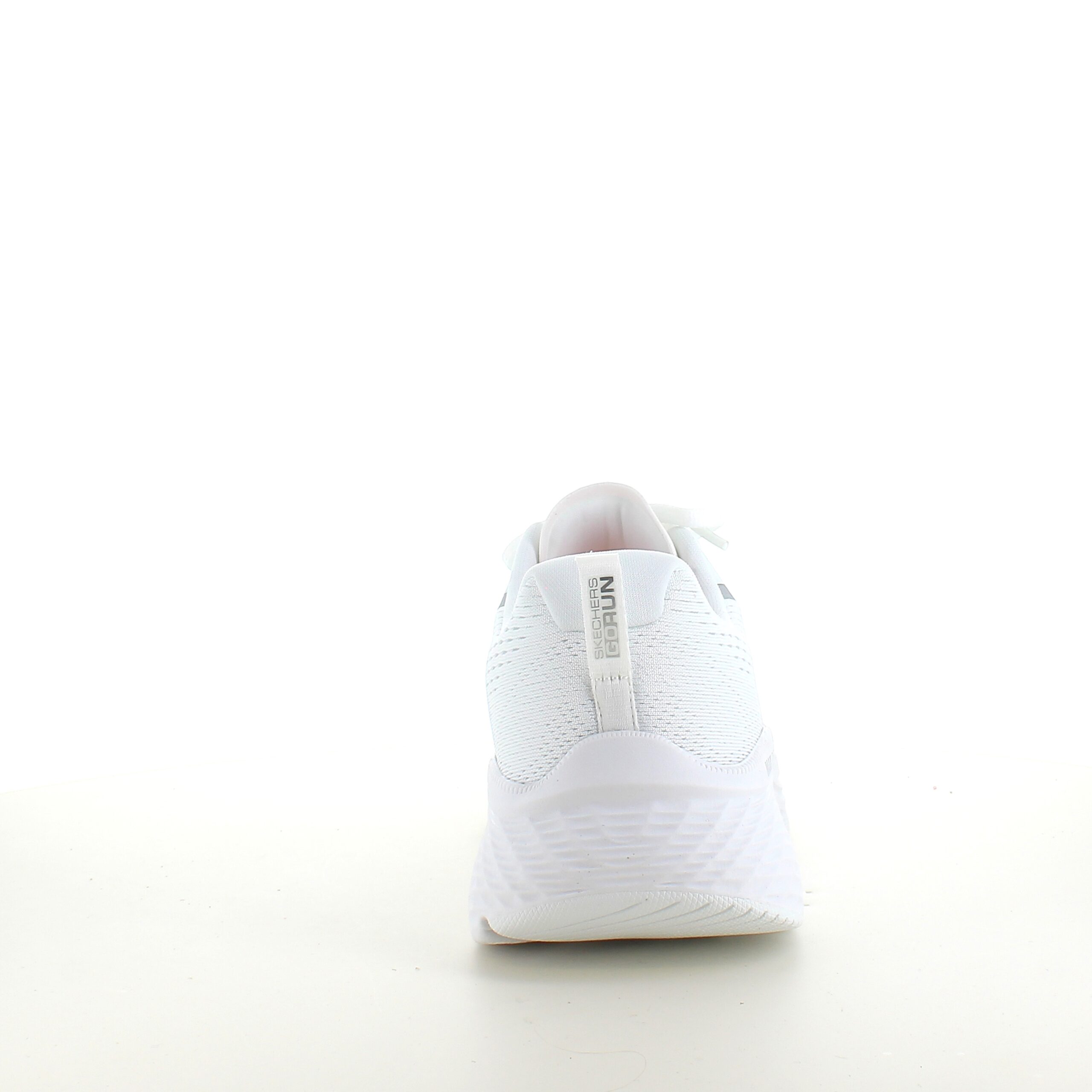 Hvid Skechers Max Cushion sko – optimal støtte og uovertruffen komfort.