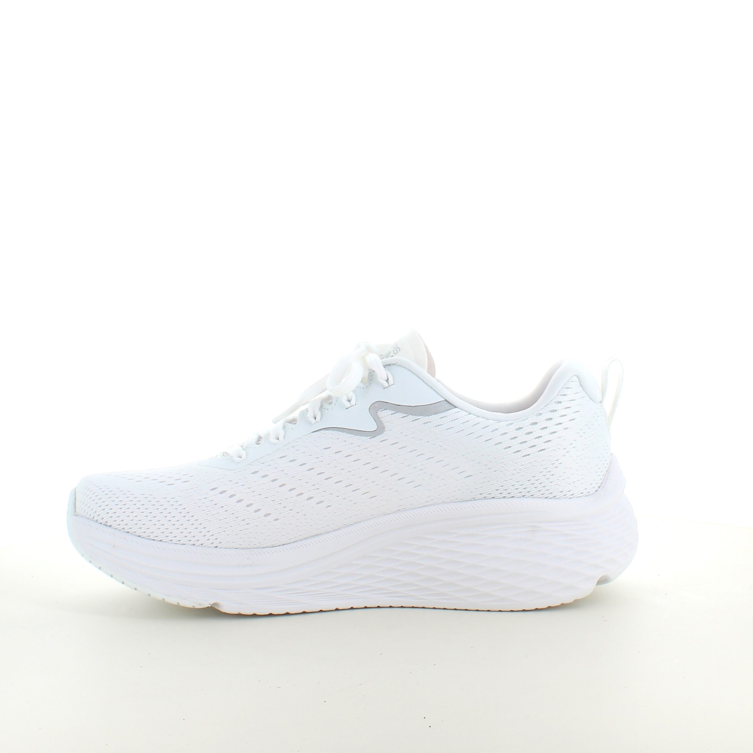 Hvid Skechers Max Cushion sko – optimal støtte og uovertruffen komfort.