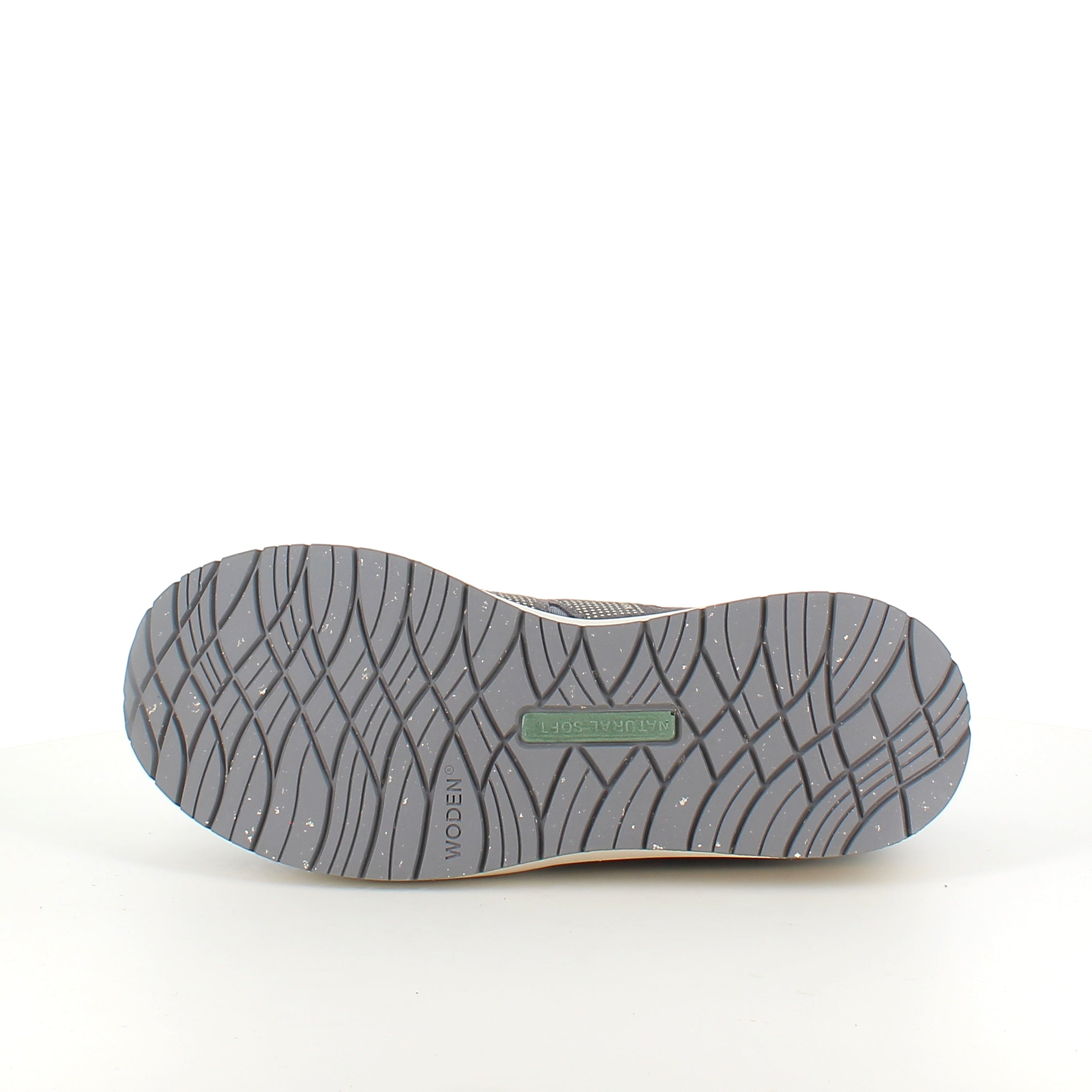 Grå letvægtssko i åndbart materiale fra Woden.