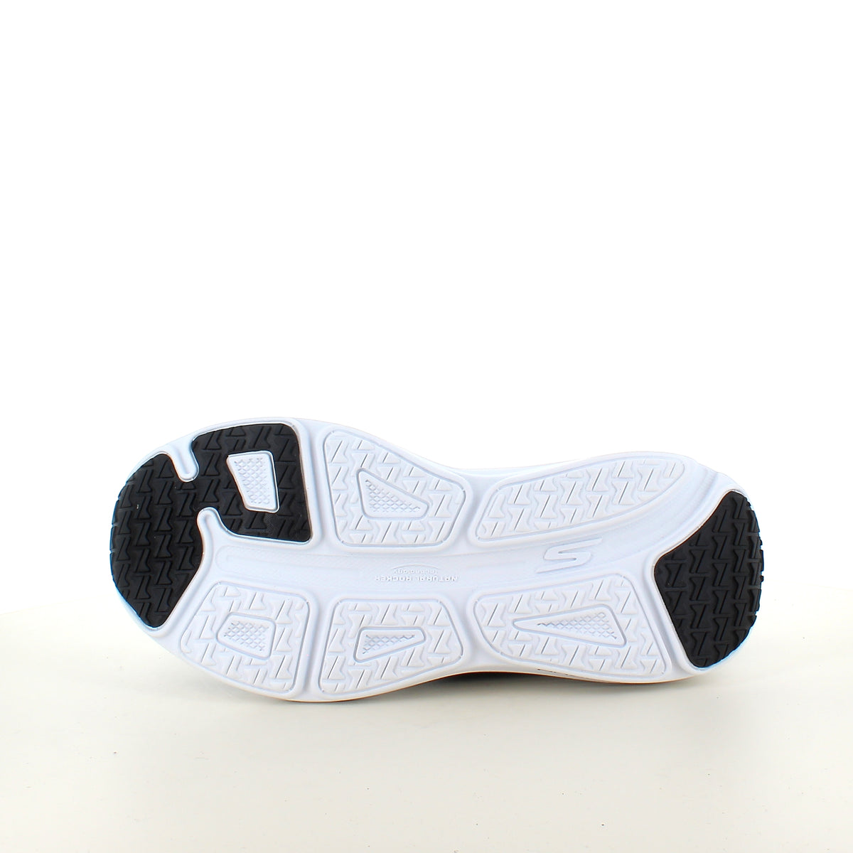 Skechers Max Cushioning Sort slip on sneaker med maksimal stødabsorbering
