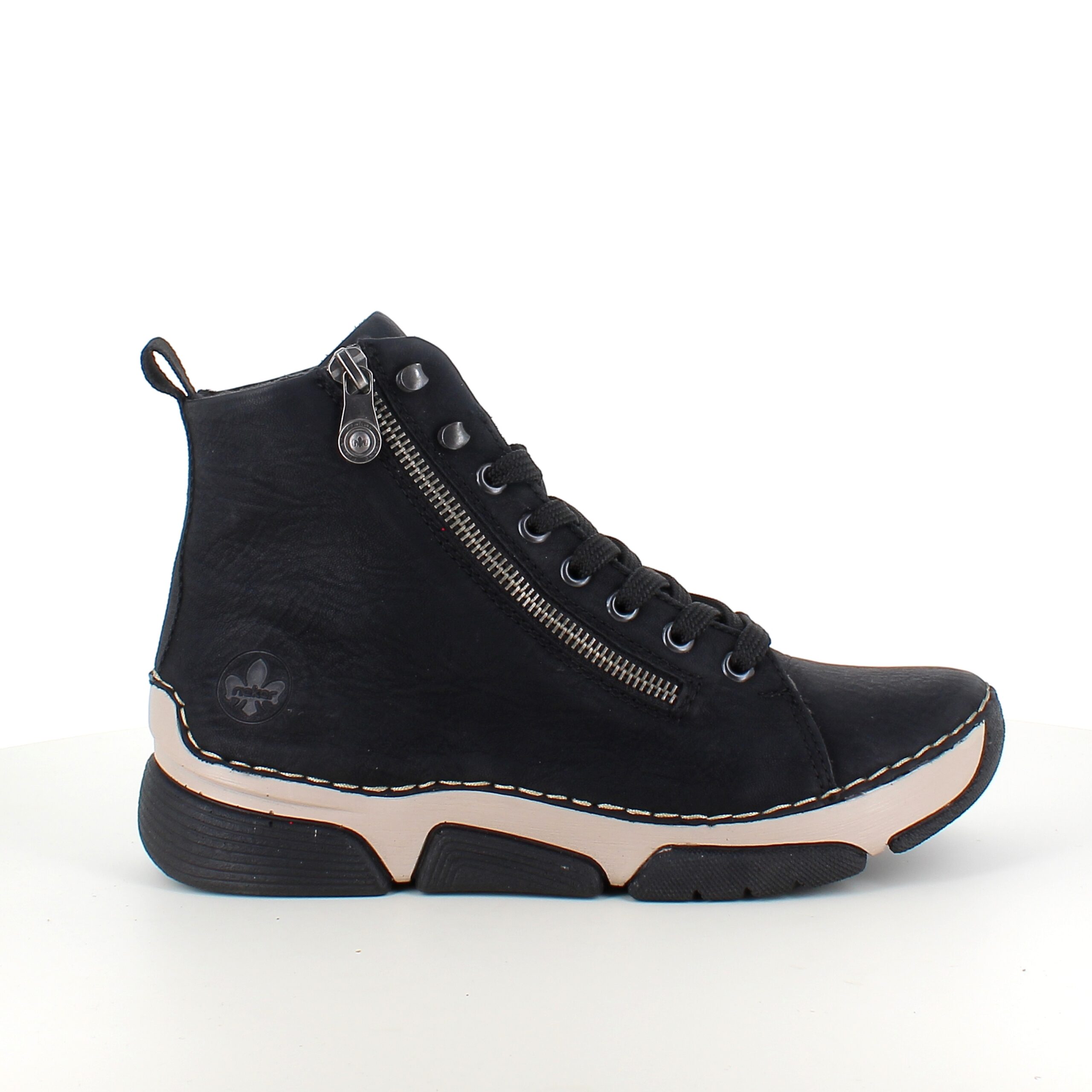 Sort Rieker støvle med god stødabsorbering