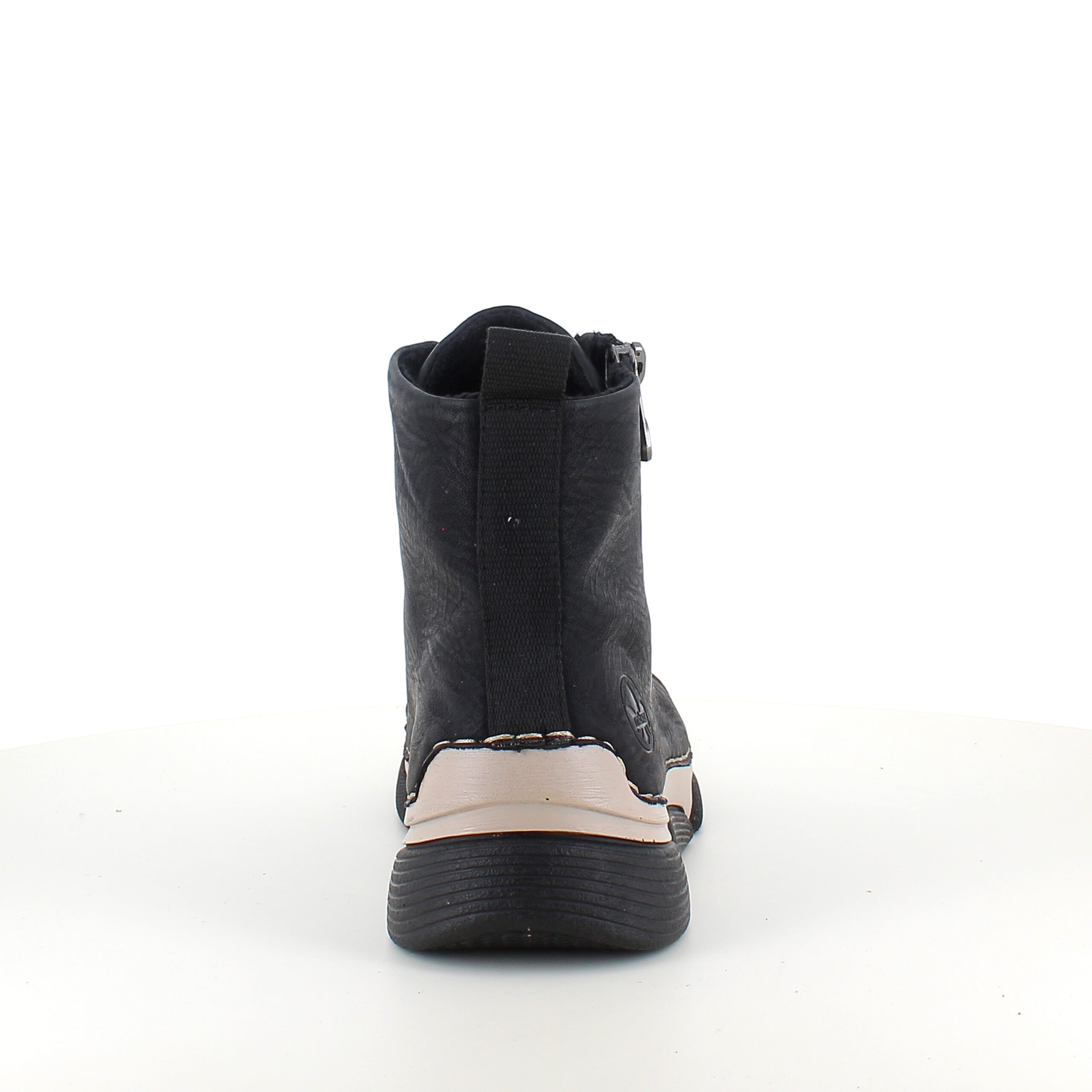 Sort Rieker støvle med god stødabsorbering