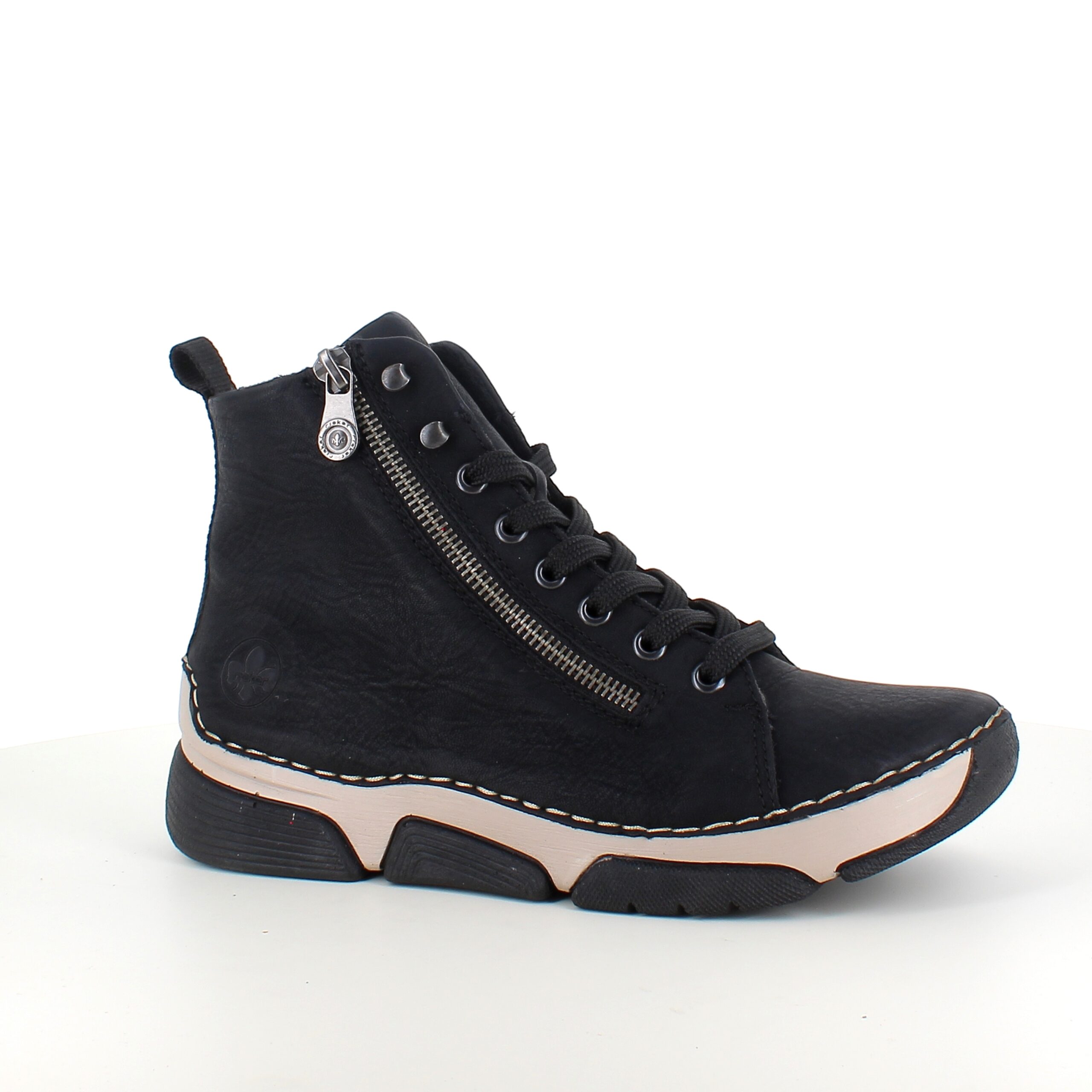 Sort Rieker støvle med god stødabsorbering