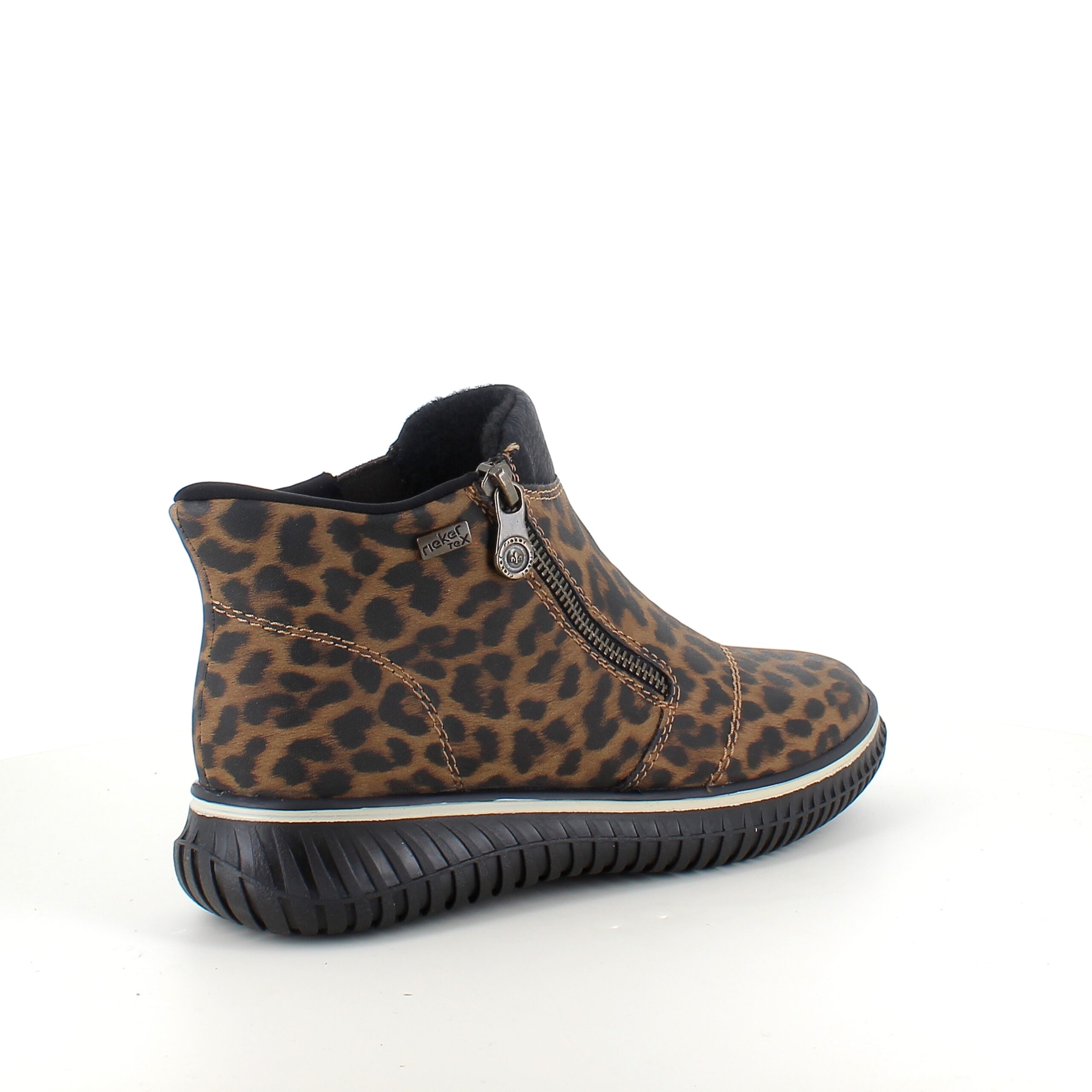 Kort støvle fra Rieker med leo print og let for