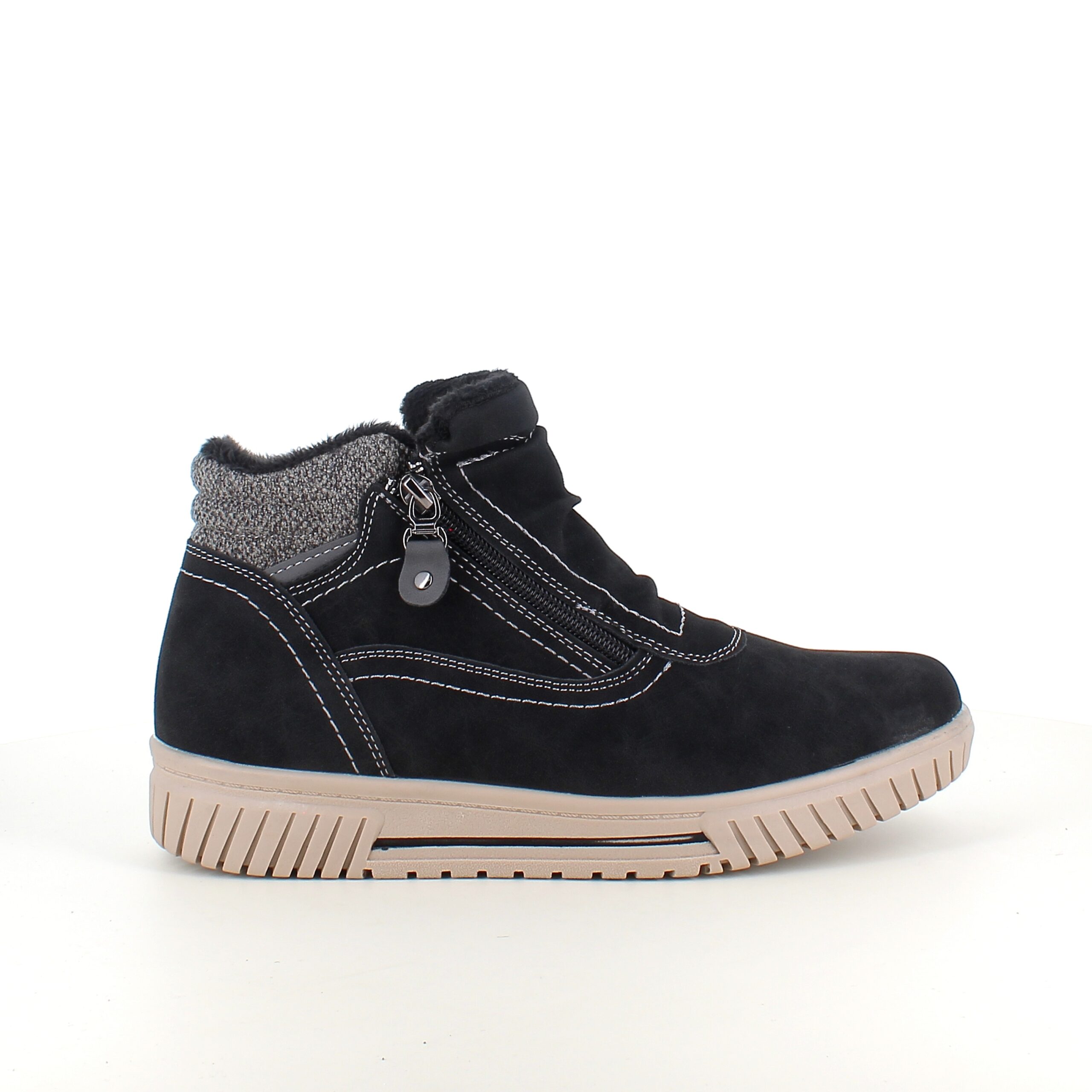 Kort foret vinterstøvle i sort med dobbelt lynlås