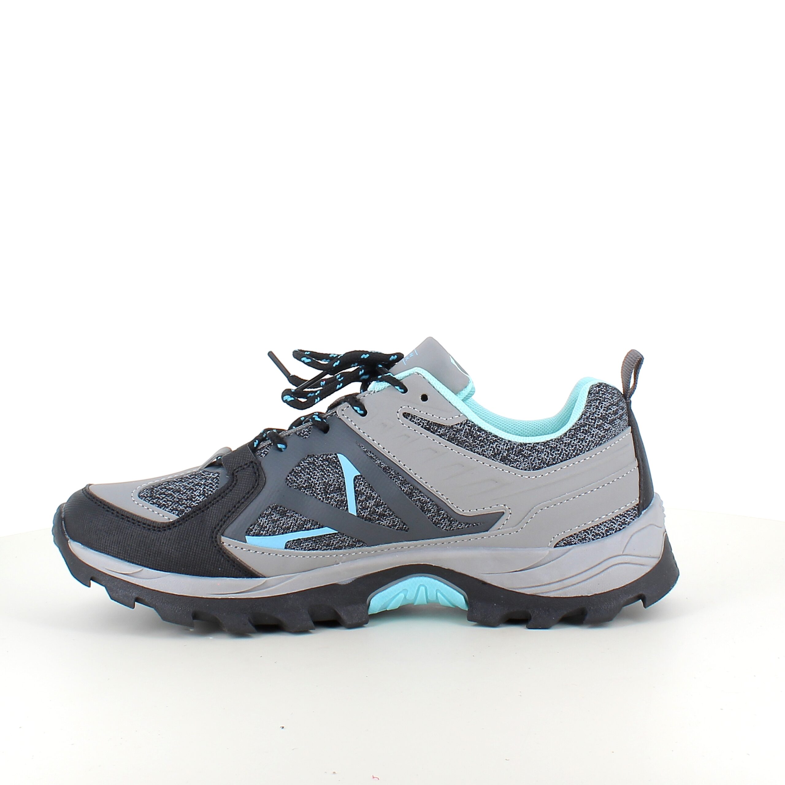 Funktionel vandresko i grå med åndbart mesh og stødabsorberende sål