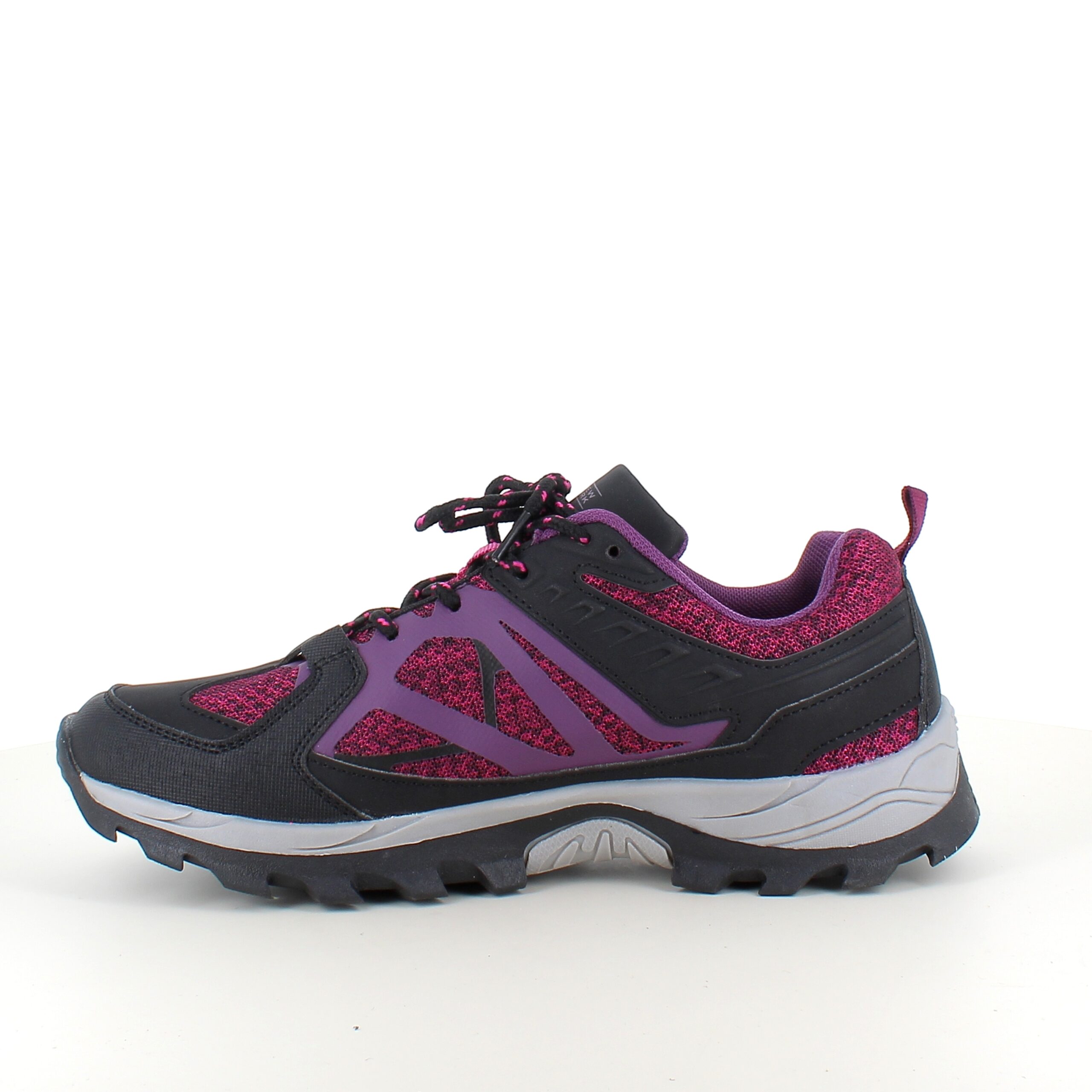 Funktionel vandresko i lilla med åndbart mesh og stødabsorberende sål