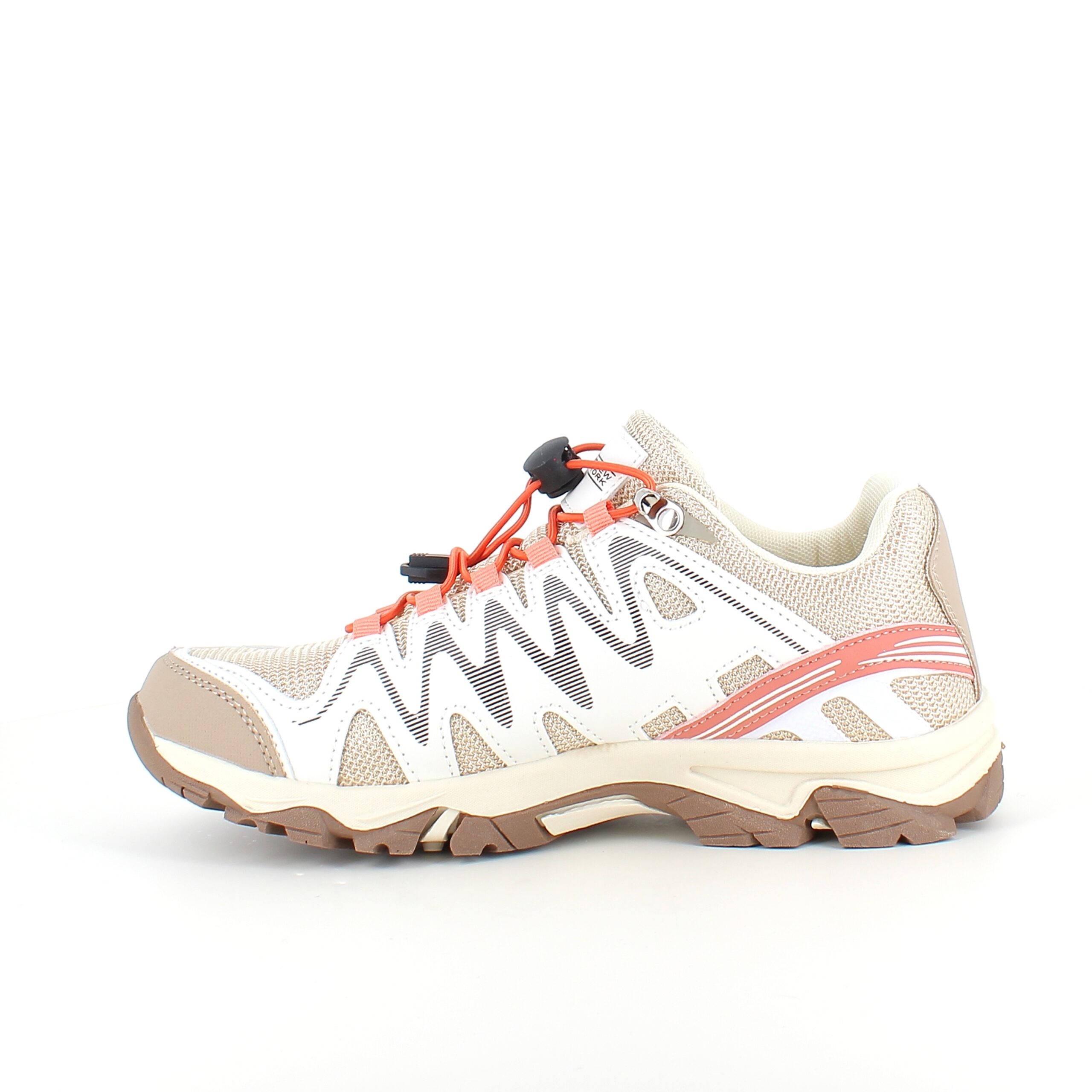 Fleksible beige sneakers med elastiksnørebånd.