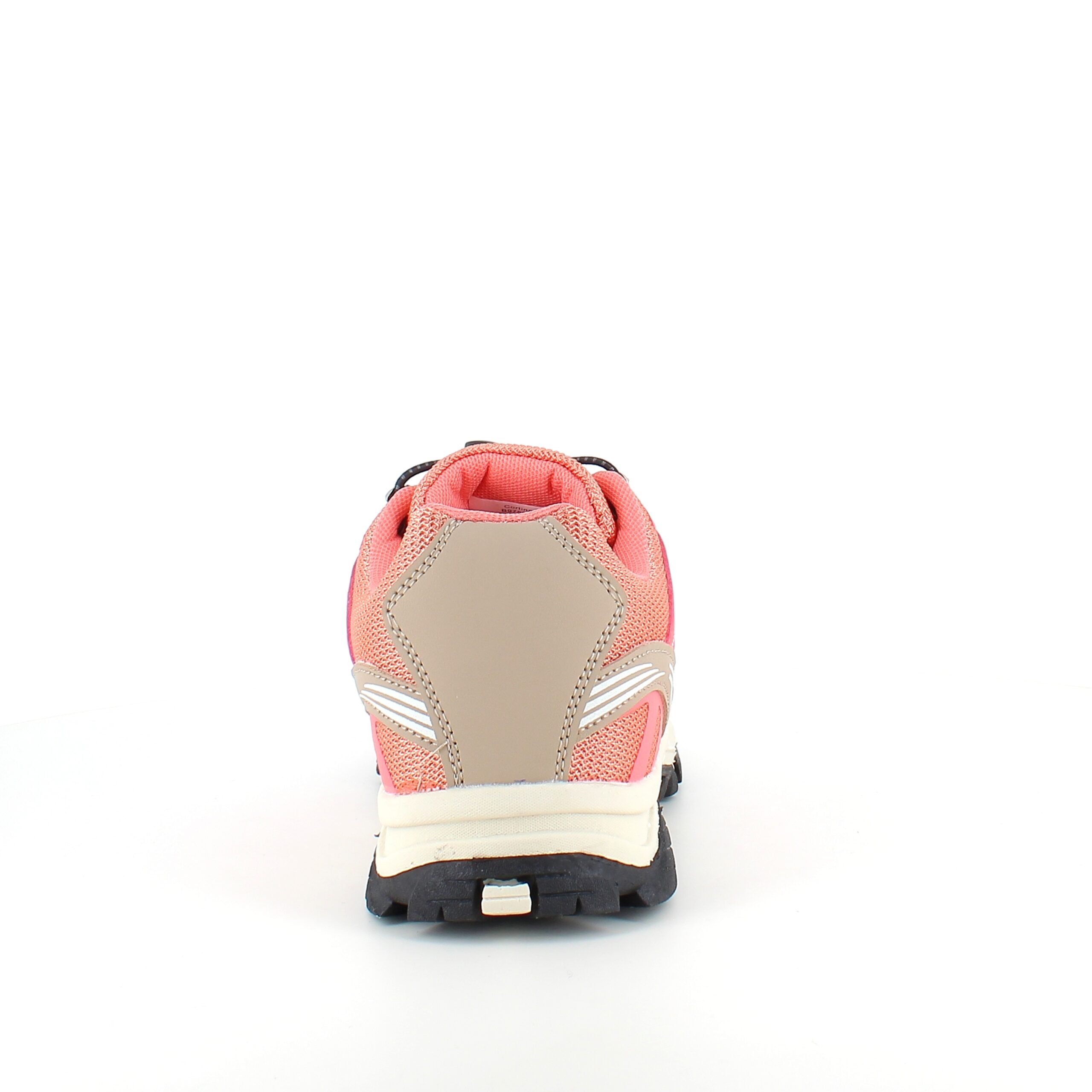 Fleksible laksefarvede sneakers med elastiksnørebånd.