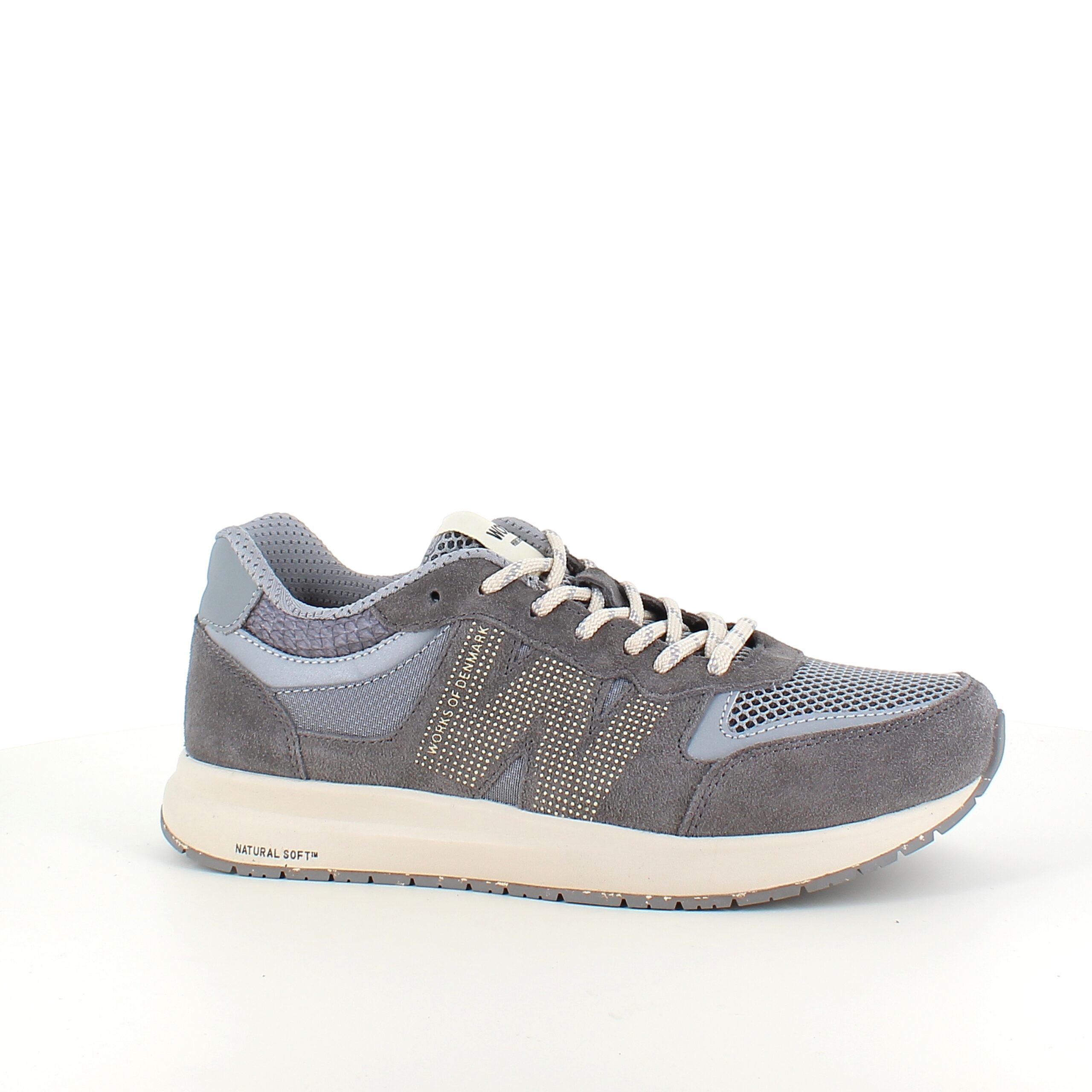 Grå letvægtssko i åndbart materiale fra Woden.