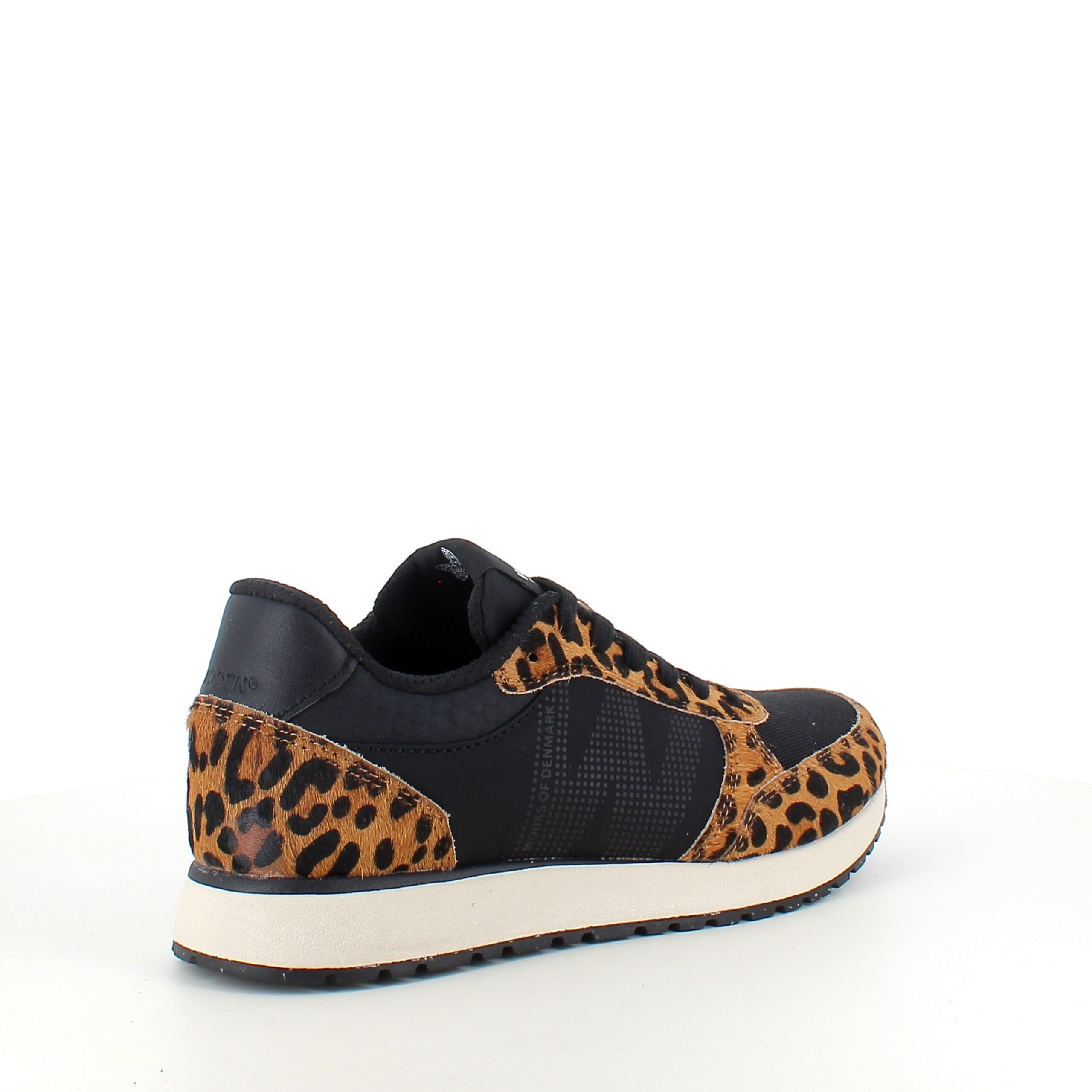 Smarte Woden sneakers i sort mix med leopardmønster.