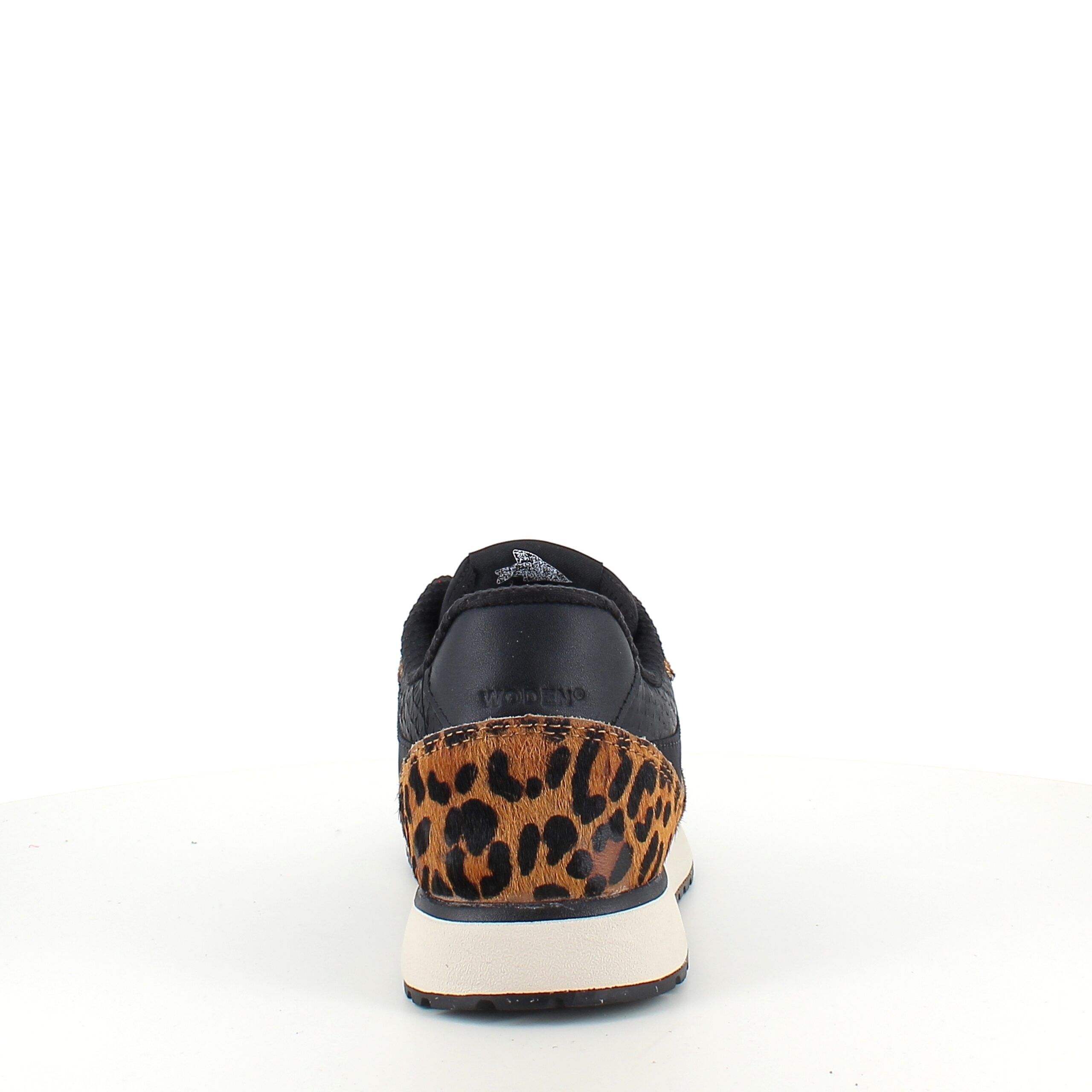 Smarte Woden sneakers i sort mix med leopardmønster.
